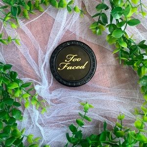 Too Faced powder in vanilla ✨ (FINAL PRICE)